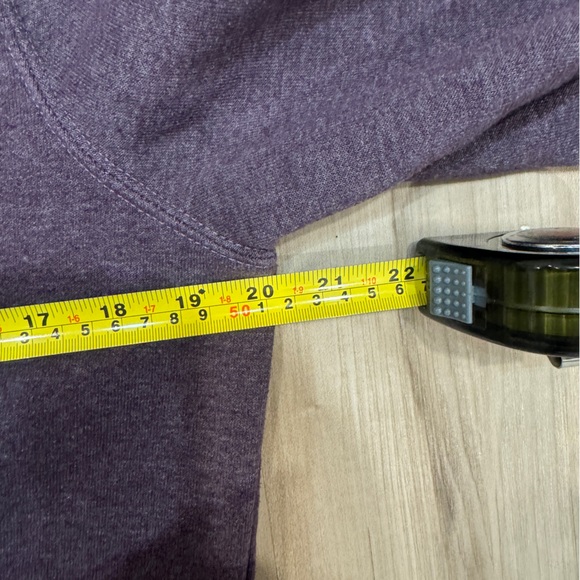 Purple women’s Carhartt size Small hoodie fleece lined hood very comfy & warm - Picture 3 of 7